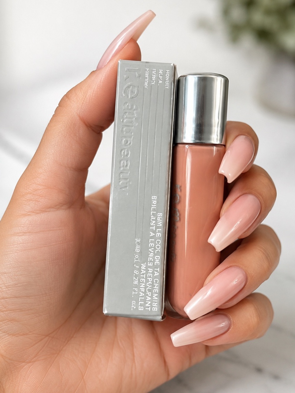 R.E.M. Beauty On Your Collar Plumping Lipgloss Waterfalls | m